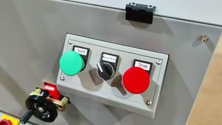 Машина для выравнивания и обработки канавок - это интегрированная машина для выравнивания и обработки канавок, используемая в твердых материалах.